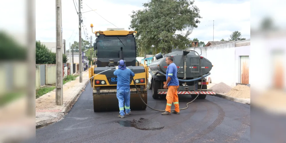 A próxima etapa é a pintura da sinalização horizontal e a colocação de placas de trânsito.