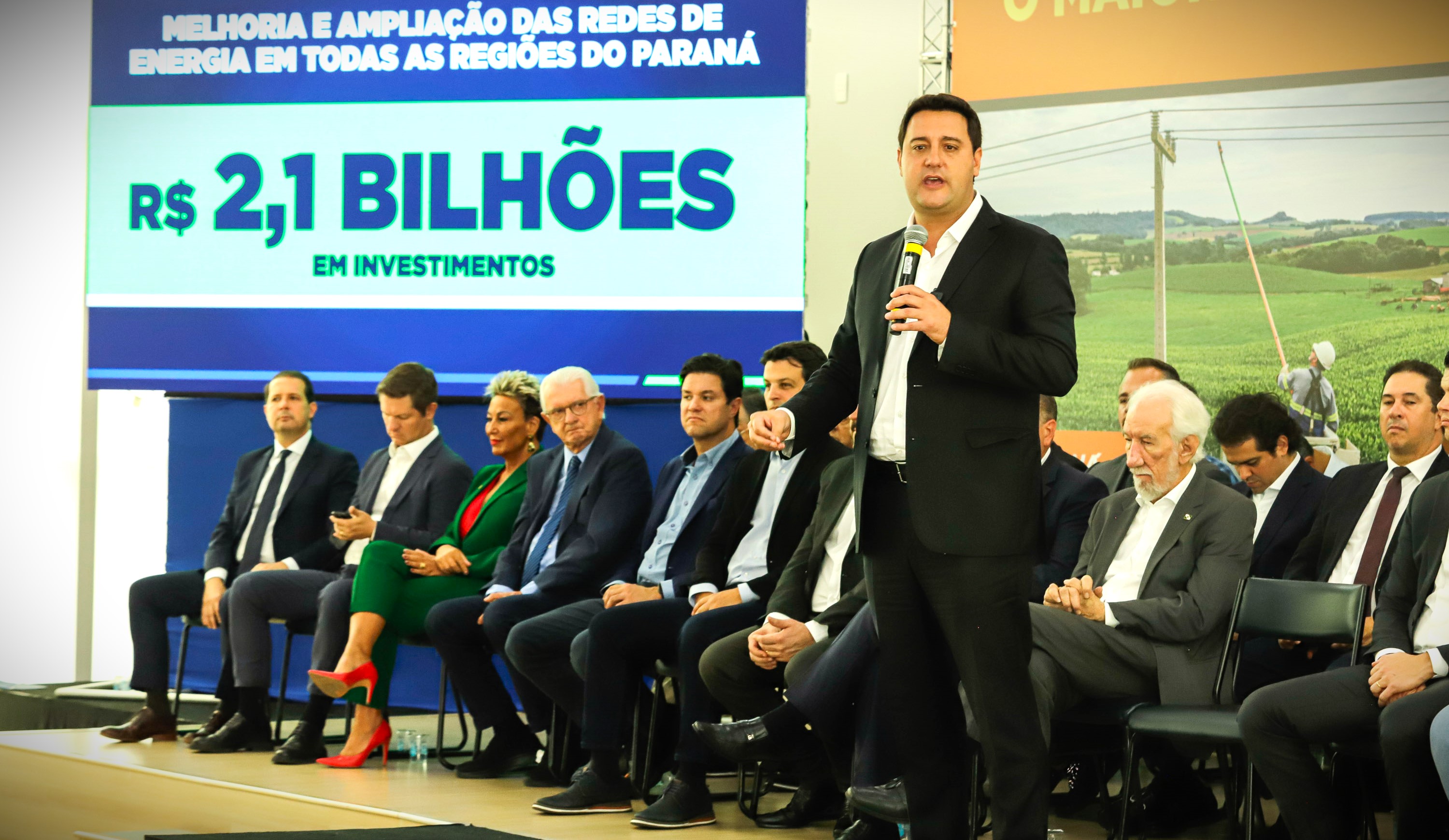 Ratinho Junior e outras lideranças políticas do Estado