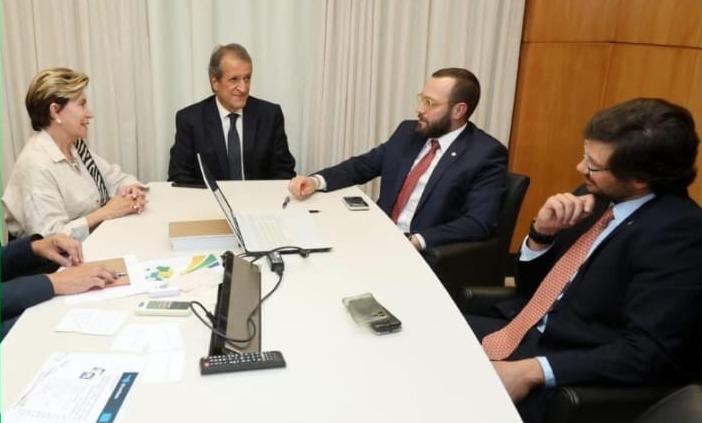 Foto publicada em perfil de Valdemar da Costa revelam encontro entre o presidente do PL e Elizabeth