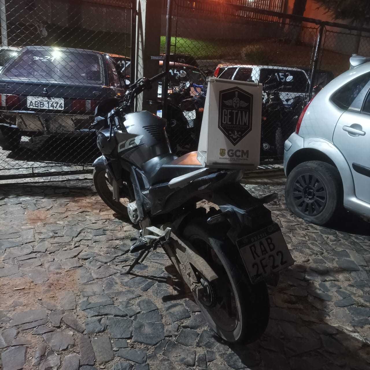 Motocicleta foi apreendida e encaminhada para a 13ª Subdivisão Policial
