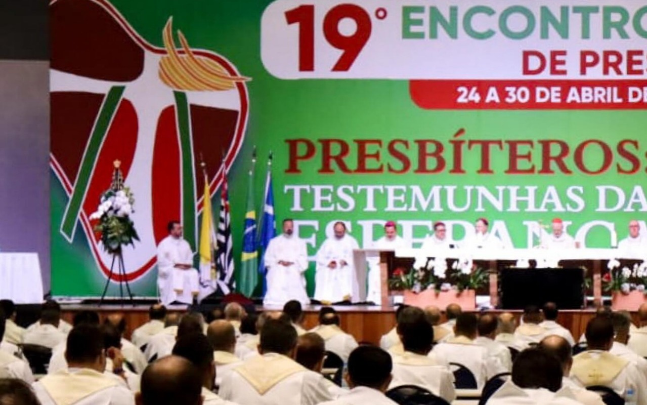 Ao todo, 42 padres do Paraná estiveram no evento.
