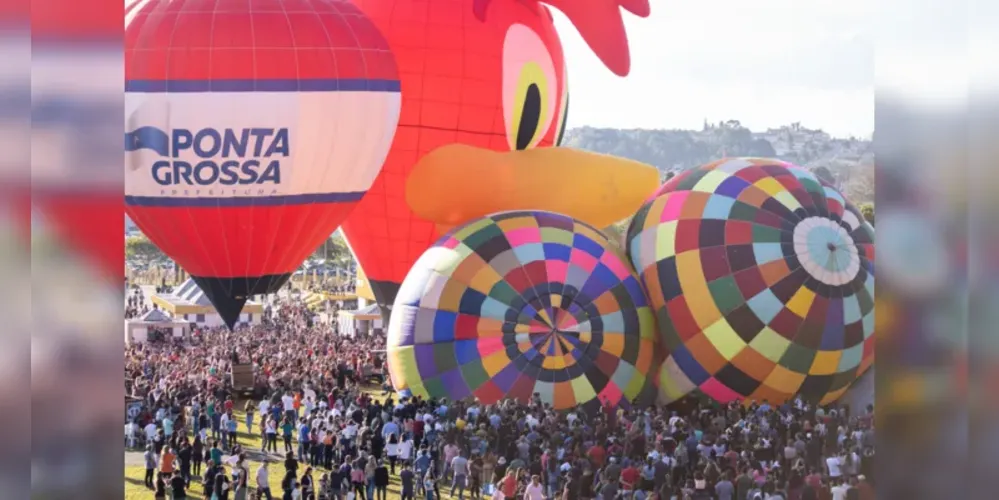 Balão em formato de 'pica-pau' foi destaque na primeira edição do festival