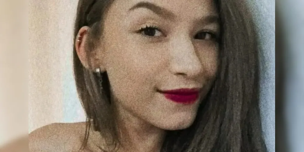Ísis Victoria Mizerski tem 17 anos e está desaparecida