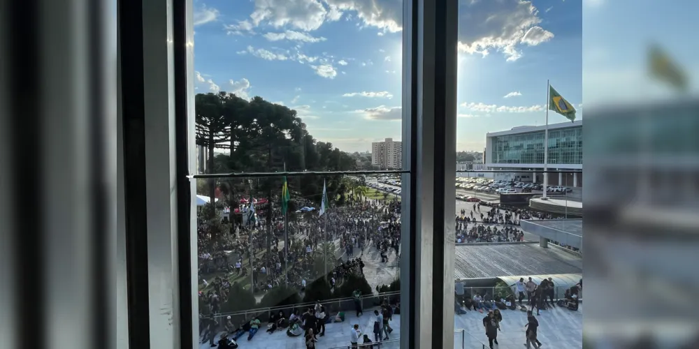 Praça em frente a Alep está ocupada por manifestantes