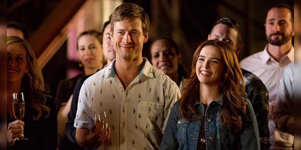 Plano Imperfeito, estrelado por Zoey Deutch e Glen Powell, um dos grandes nomes das romcom modernas.