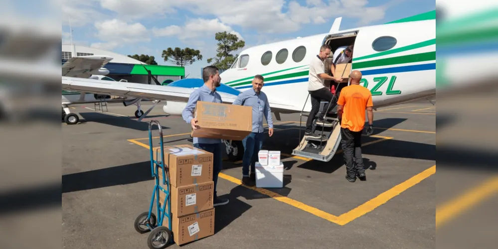 As aeronaves do Paraná também levaram mais mantimentos e equipamentos ao Rio Grande do Sul