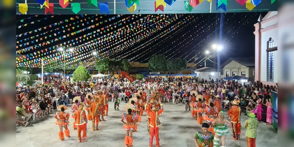 Nos nove dias da festa estiveram envolvidos paroquianos das comunidades da cidade.