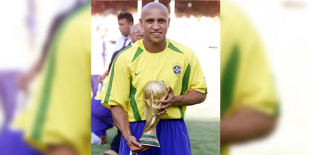 Roberto Carlos foi o melhor lateral esquerdo da Copa do Mundo de 2002