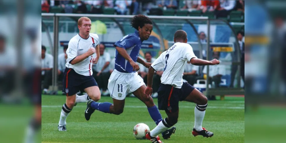 Com direito a gol icônico, Ronaldinho Gaúcho foi o melhor jogador no confronto perante a Inglaterra