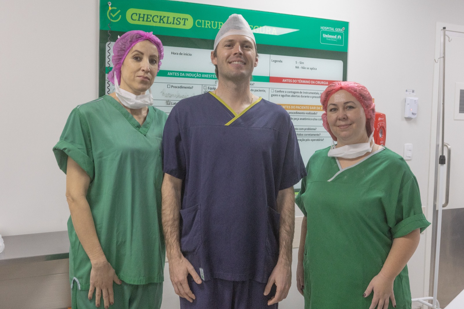 Dr. Eduardo Silva e equipe responsável pela cirurgia