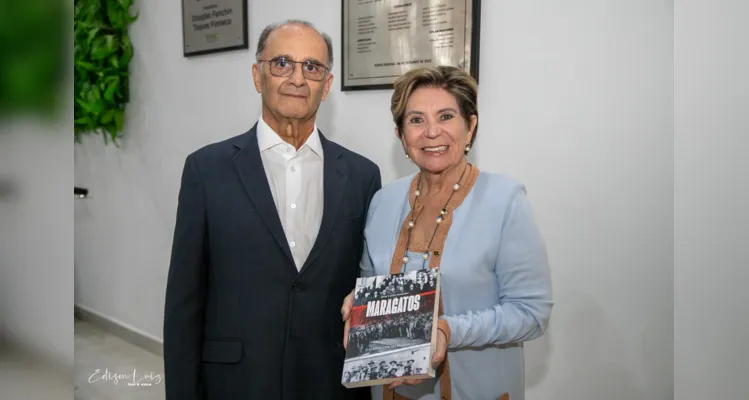 O autor Josué Corrêa Fernandes e a prefeita, Elizabeth
Schmidt.