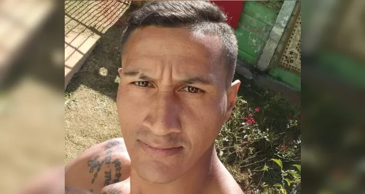 Foi identificado como Claudinei de Souza, de 43 anos, o homem morto a golpe de faca, na manhã desta quinta-feira (23)