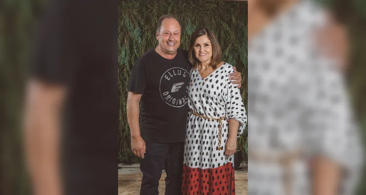 BODAS – Rogério e Elaine Bueno comemoram nesta quarta-feira (7) 43 anos de casamento, celebrando suas Bodas de Azeviche. Uma história construída dia após dia, pautada no amor, no respeito e na cumplicidade. Da Coluna RC, desejamos que essa união siga forte, leve e repleta de momentos felizes. Parabéns ao casal.