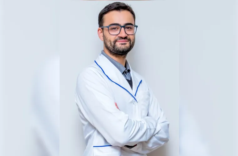 O conceituado médico oncologista Pedro Grachinski Buiar foi amplamente felicitado pela chegada de seu aniversário na última segunda-feira (27). Dr. Pedro, reconhecido por seu trabalho incansável na luta contra o câncer e pelo cuidado humanizado com seus pacientes, tem se destacado não apenas por sua competência técnica, mas também por sua empatia e dedicação. Da coluna RC, enviamos nossos votos de muitas alegrias e realizações, agradecendo por seu compromisso e dedicação à medicina. Dr. Pedro continua a inspirar colegas e pacientes com seu exemplo de profissionalismo e compaixão.