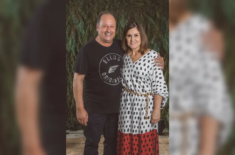 O farmacêutico Rogério Biacchi Bueno será muito cumprimentado no próximo domingo (2), pela passagem de mais um ano de vida. Rogério celebra seu aniversário ao lado de sua amada esposa, Elaine Bueno. Juntos, formam um casal exemplar, dedicado tanto à vida profissional quanto à pessoal. Da coluna RC, desejamos a Rogério muita saúde e alegrias.