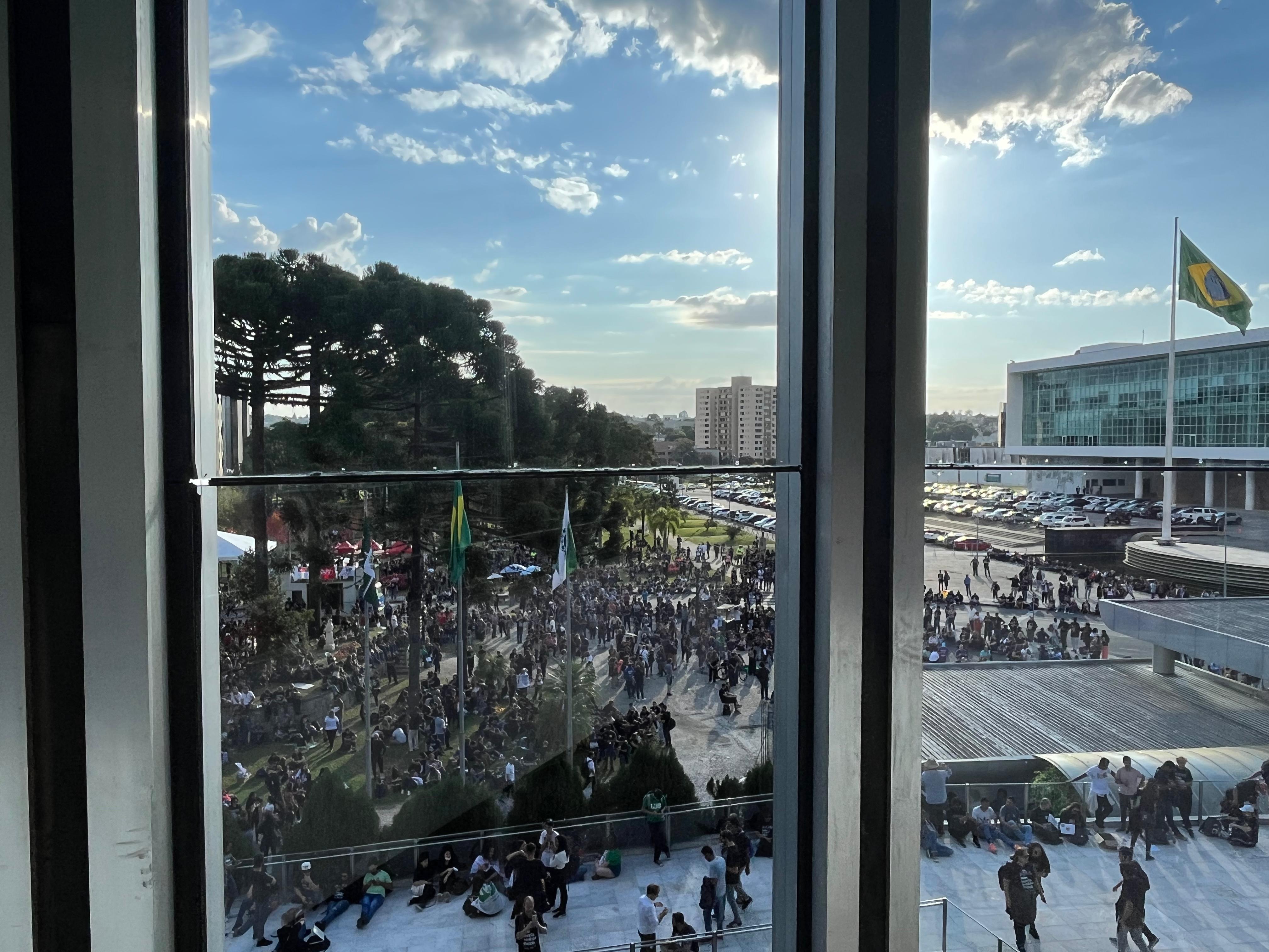 Praça em frente a Alep está ocupada por manifestantes