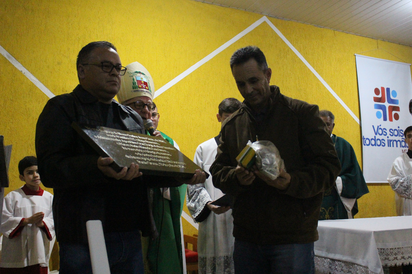 Dom Sergio foi homenageado pelos integrantes das quatro comunidades da paróquia.