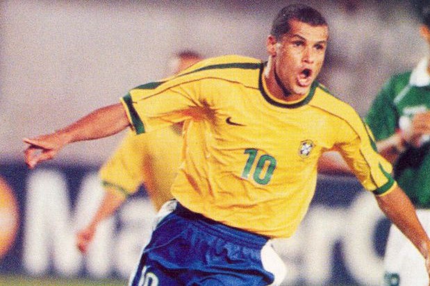Rivaldo foi uma das referências técnicas da Seleção Brasileira, em 2002