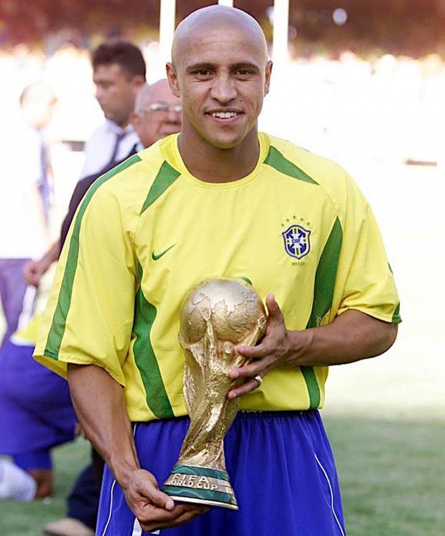 Roberto Carlos foi o melhor lateral esquerdo da Copa do Mundo de 2002