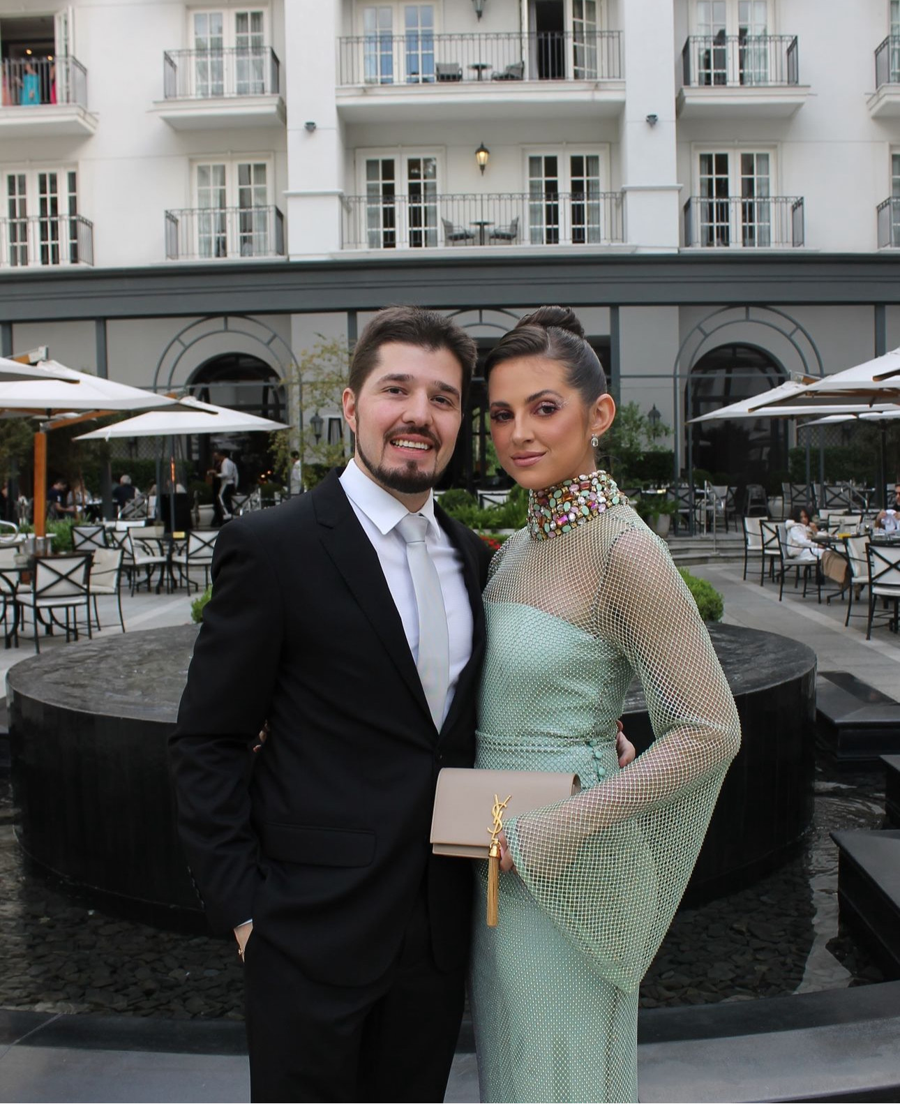 Em um recente evento social em São Paulo, o casal Vitor Borsato e Isadora Ribeiro Cavalcanti se destacou com elegância e charme. Isadora, com seu estilo impecável e presença marcante, chamou a atenção de todos. Da coluna RC, nossos elogios e melhores votos para ambos, que continuem brilhando em todos os eventos e momentos da vida.