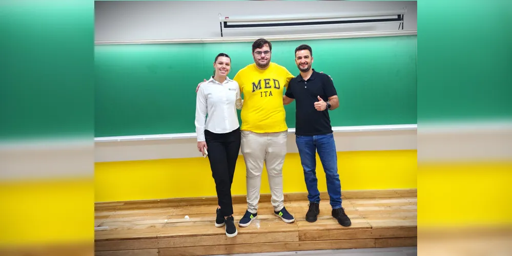 Foto durante a entrega da conclusão das obras