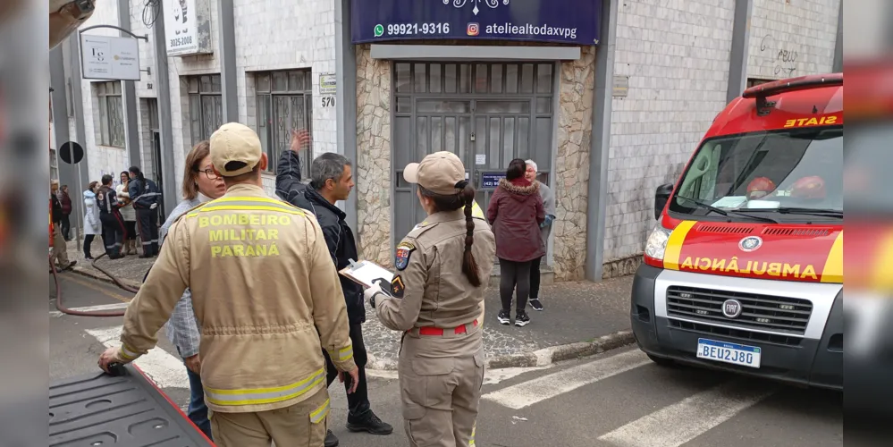 Uma mulher de 50 anos teve queimaduras internas no nariz por conta da fumaça