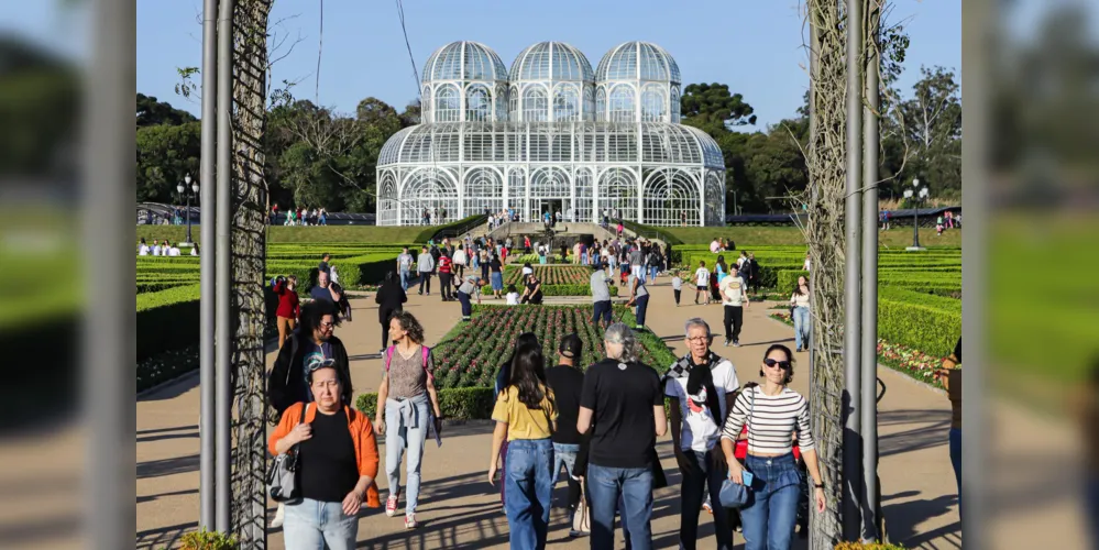 Em Curitiba, o Jardim Botânico é o ponto turístico mais visitado