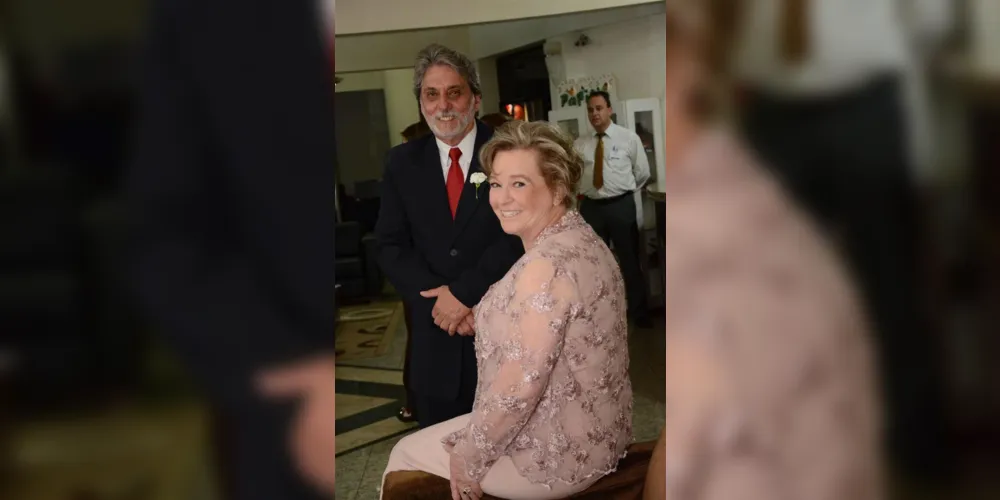 Jorge Cristiano Ferraro Nunes foi muito cumprimentado pela chegada de seu aniversário no último domingo (9). Jorge é professor de Educação Física, comentarista esportivo, sendo respeitado por seu trabalho em nossa cidade e tendo reconhecimento pelo seu importante papel para o esporte do Paraná. No registro especial, Jorge e sua esposa Enir Elaine Torres Nunes. Da coluna RC os votos de realizações infinitas.