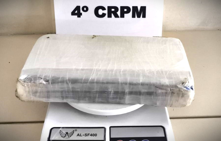 Aproximadamente 1 kg de cocaína foi apreendida