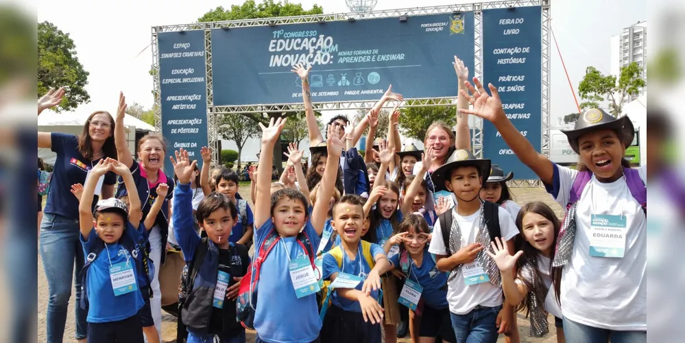 As atividades artísticas apresentadas pelos estudantes das escolas públicas municipais e parceiros começam a partir das 14h30, deste sábado (14).