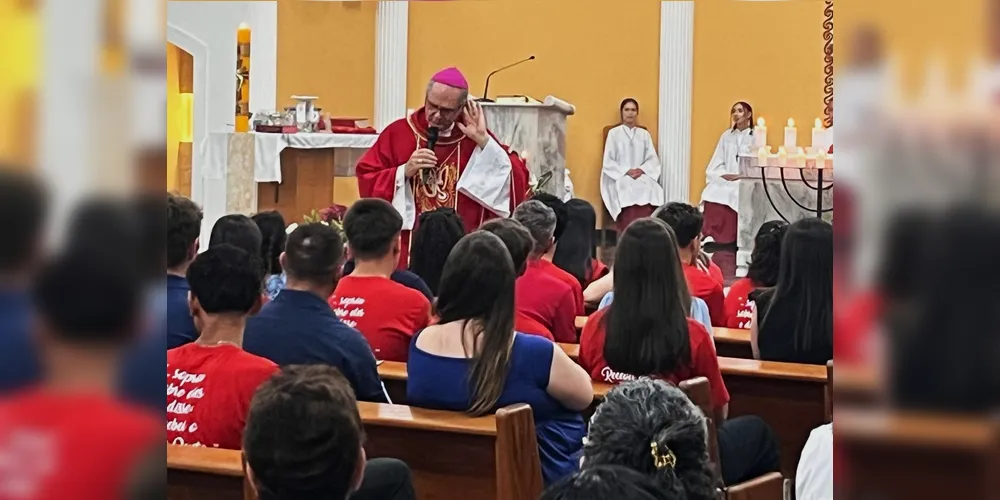 Os crismandos eram da matriz e das seis capelas da paróquia.