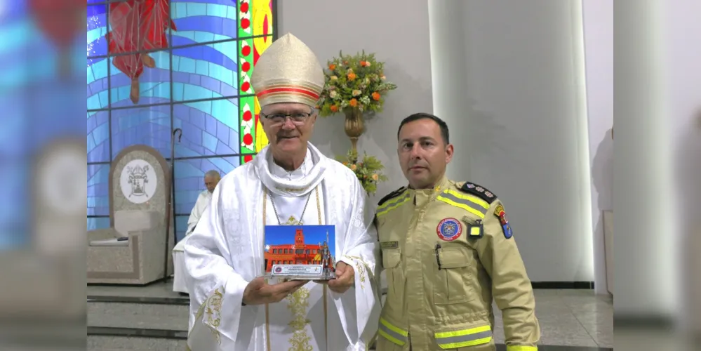 Dom Bruno recebeu mimos do comandante Lorenzetto.