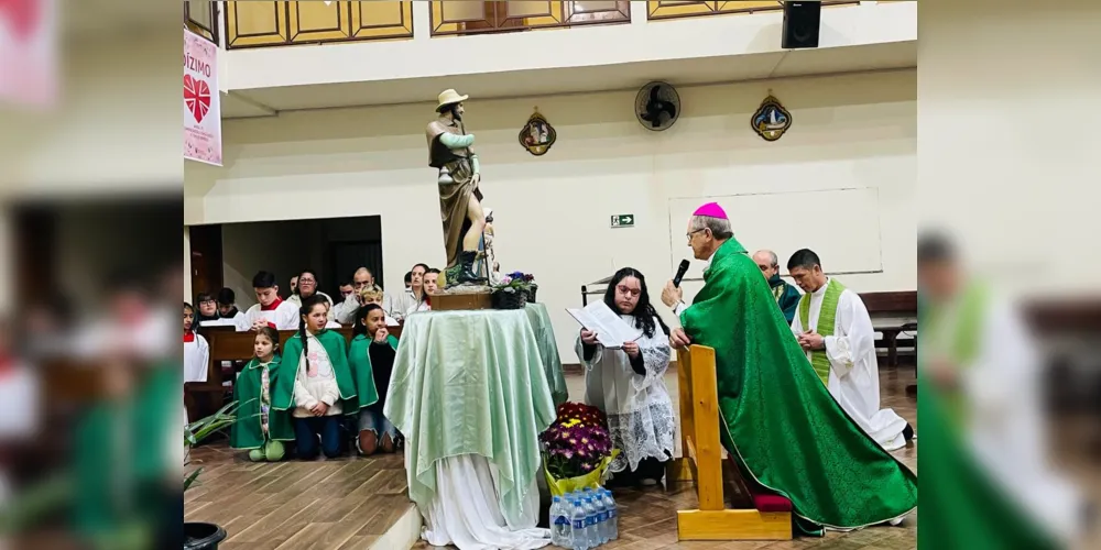 O bispo participou do sexto dia da novena, em Ventania.