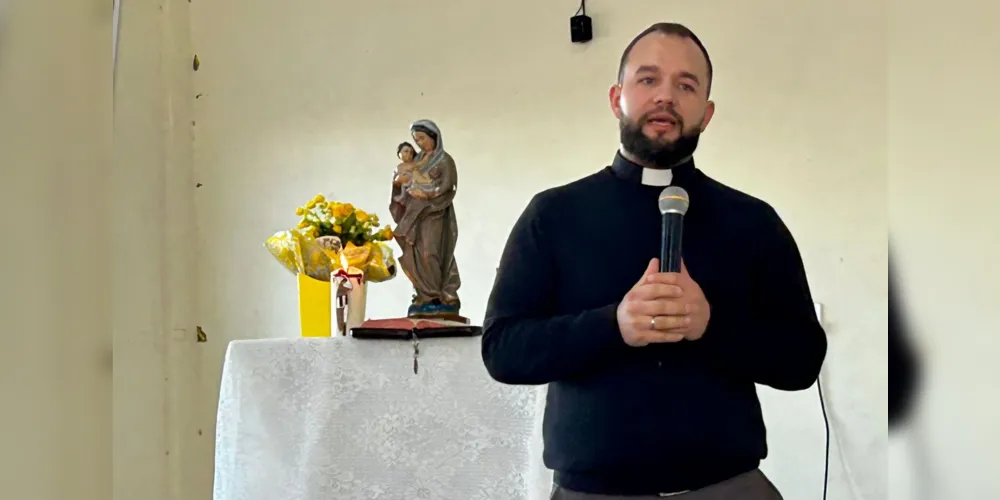 Padre Alisson garantiu que os participantes estão instruídos e introduzidos no Mistério Pascal.