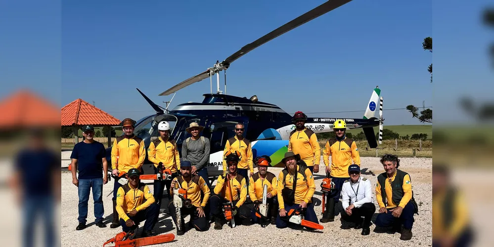 O helicóptero foi usado para levar a equipe para uma seção de difícil acesso.