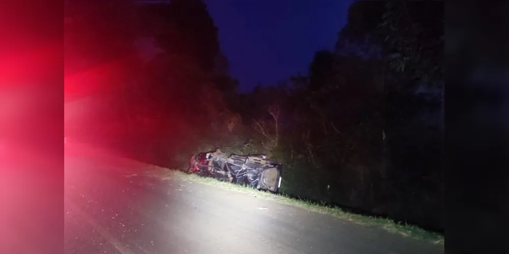 Acidente aconteceu na madrugada deste sábado (27)