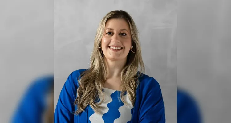 TROCA DE IDADE – Nesta quinta-feira (30), quem celebra mais um ano de vida é a talentosa profissional de marketing Rúbia Dal Col de Barros Mendes. Criativa, dedicada e admirada por seu trabalho, ela recebe hoje todo o carinho de amigos e colegas. Da Coluna RC, os votos de um aniversário radiante, repleto de conquistas e alegrias.