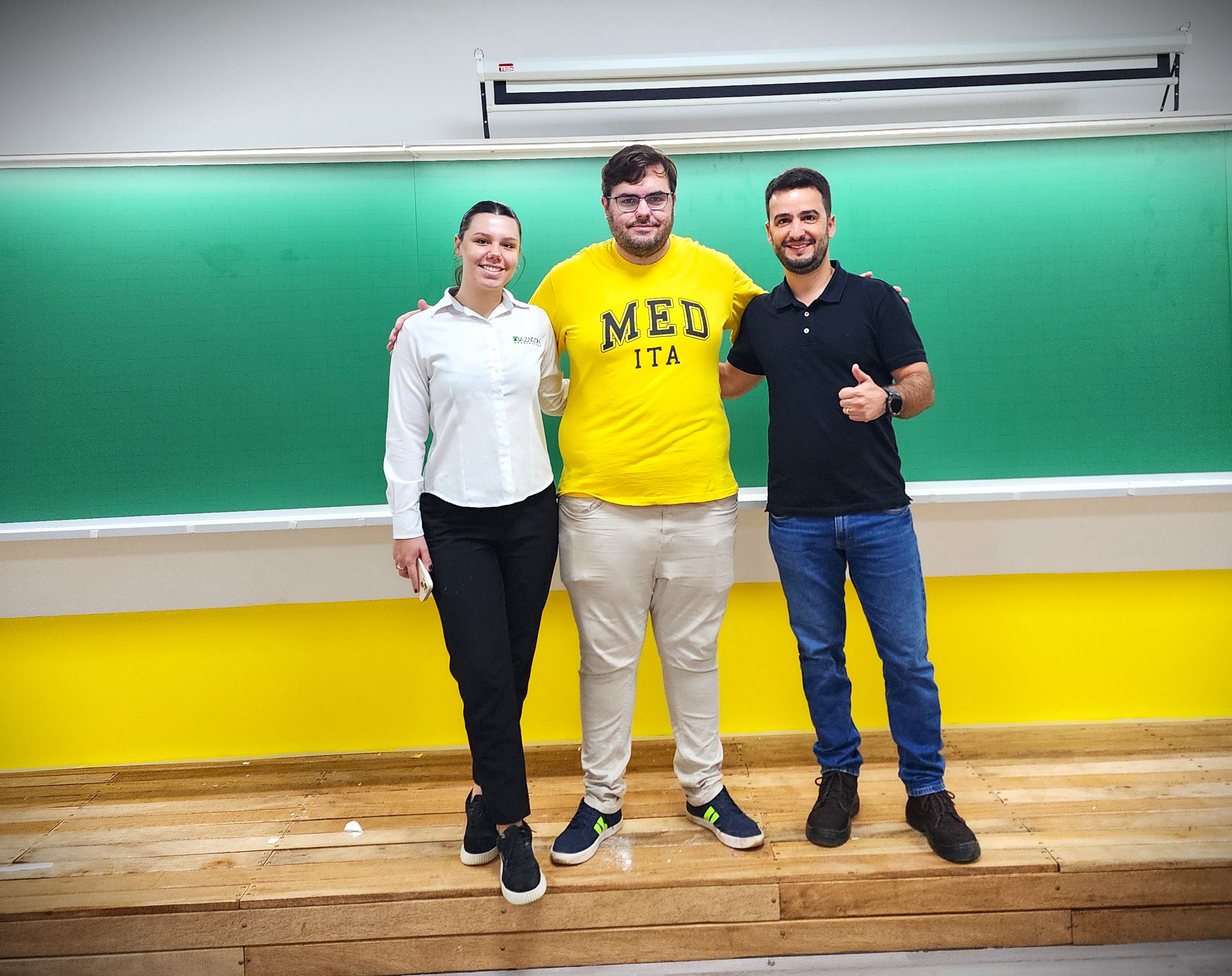 Foto durante a entrega da conclusão das obras