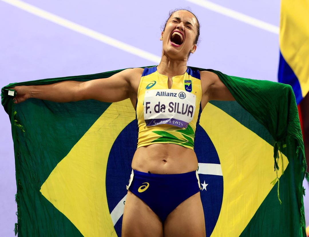 Fernanda Yara venceu os 400m T47 (amputados de braço) e conquistou seu primeiro ouro paralímpico