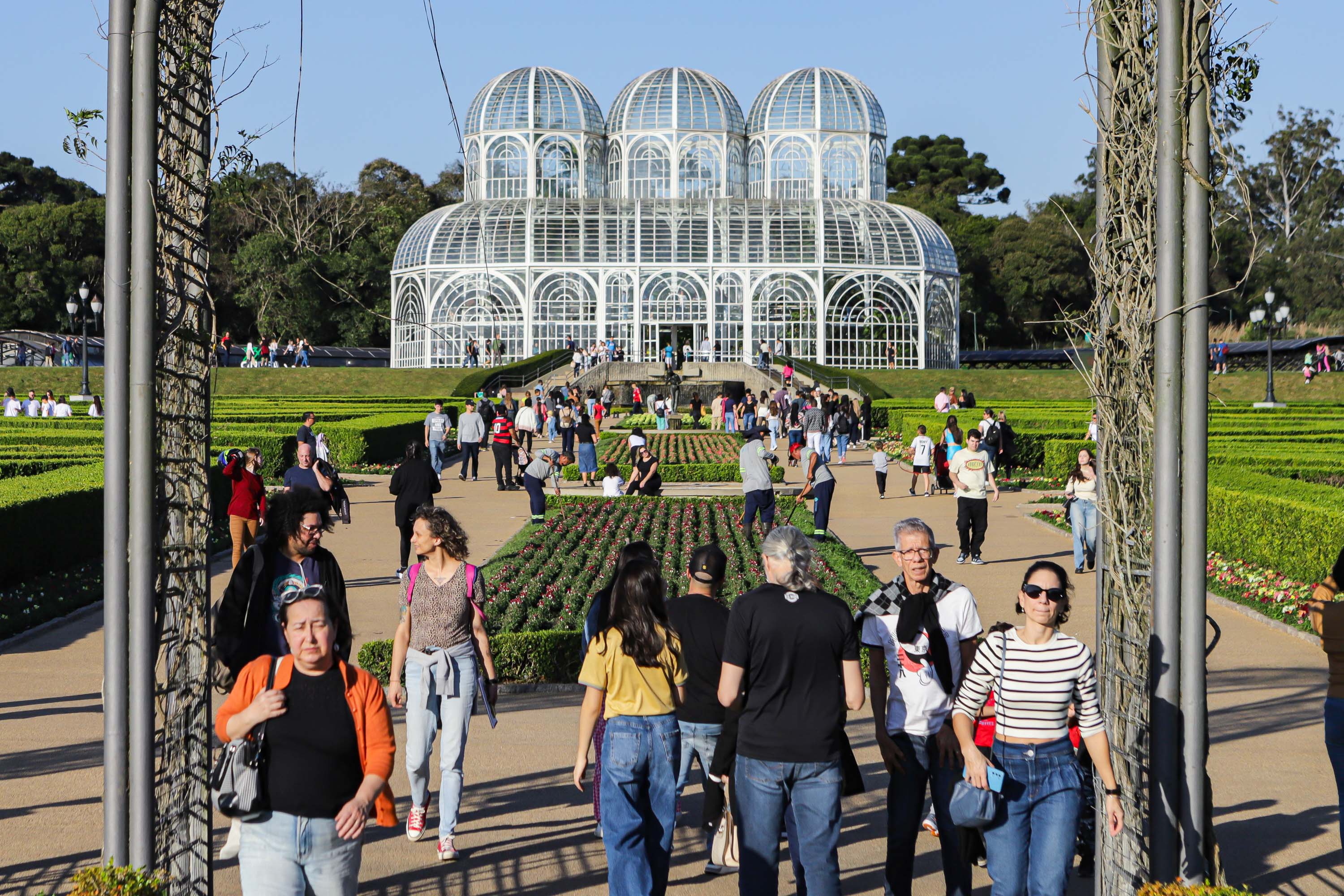 Em Curitiba, o Jardim Botânico é o ponto turístico mais visitado