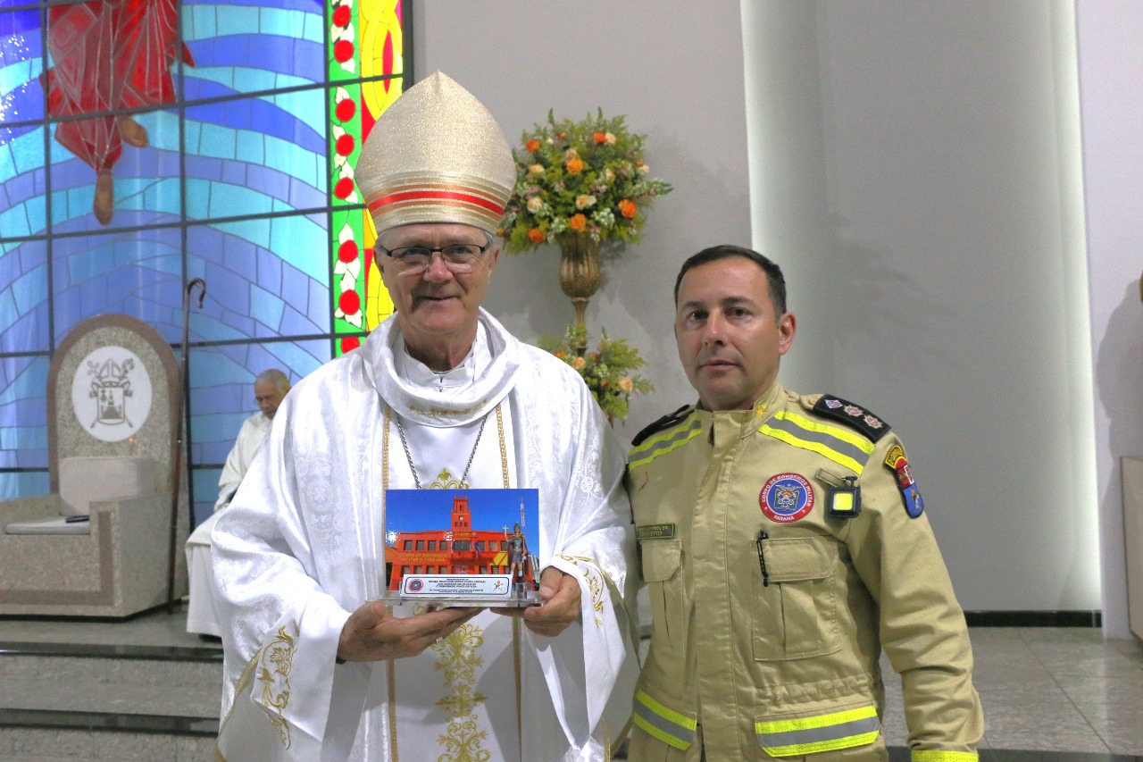 Dom Bruno recebeu mimos do comandante Lorenzetto.