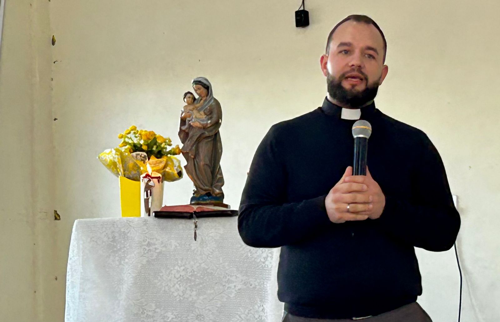 Padre Alisson garantiu que os participantes estão instruídos e introduzidos no Mistério Pascal.