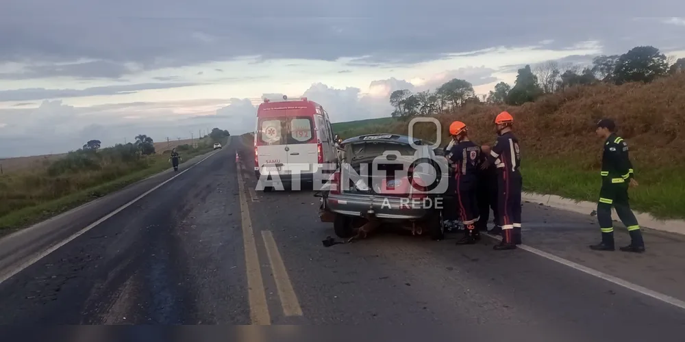 Imagem ilustrativa da imagem Casal morre em colisão frontal com caminhão na BR-153 em Tibagi