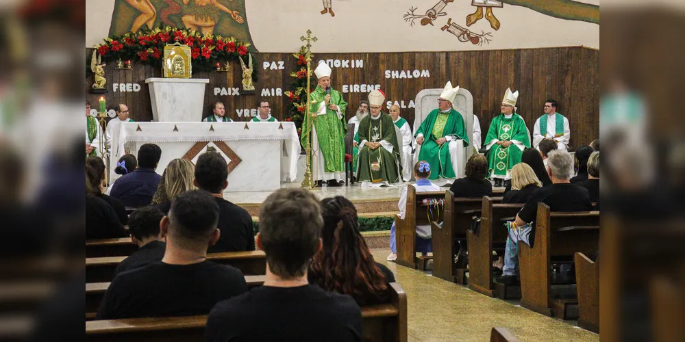 Dom Mário, Dom Geremias, Dom Valter e Dom Bruno estiveram presentes.