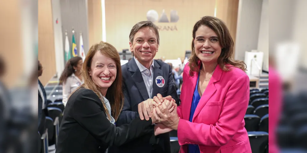 Pereira, sua vice Graciela Marins e a atual presidente da OAB-PR, Marilena Winter