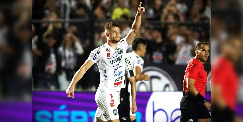 Em Ponta Grossa, com gol de Willian Machado, o Operário derrotou o Santos por 1 a 0.