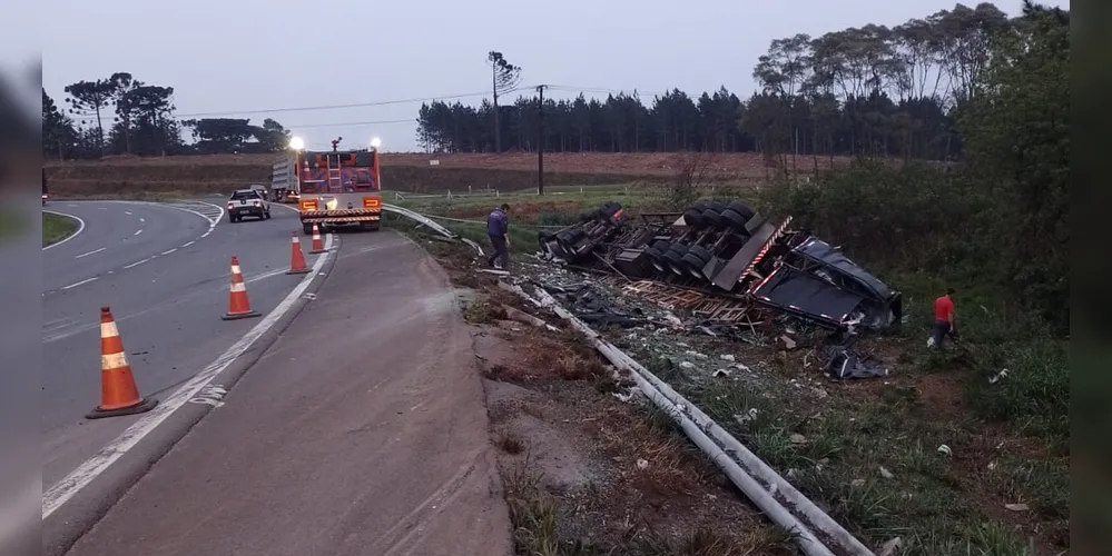 Condutor morre em acidente com caminhão em Piraí do Sul, nesta quarta-feira (09)