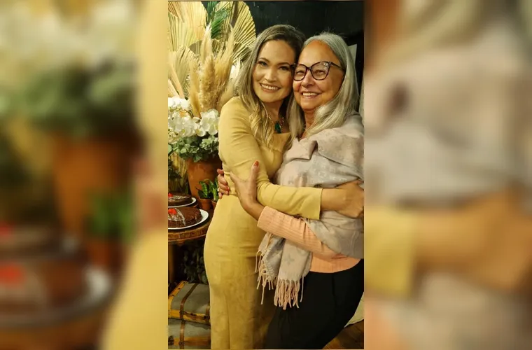 Maria dos Santos Januário se prepara para celebrar seu aniversário no próximo domingo (20), cercada pelo carinho de familiares e amigos. No registro, aparece ao lado de sua filha Elisangela Januário, em um momento de afeto e cumplicidade que só reforça o laço especial entre as duas. Da Coluna RC, nossos votos de muitas alegrias e realizações para Maria neste novo ciclo.