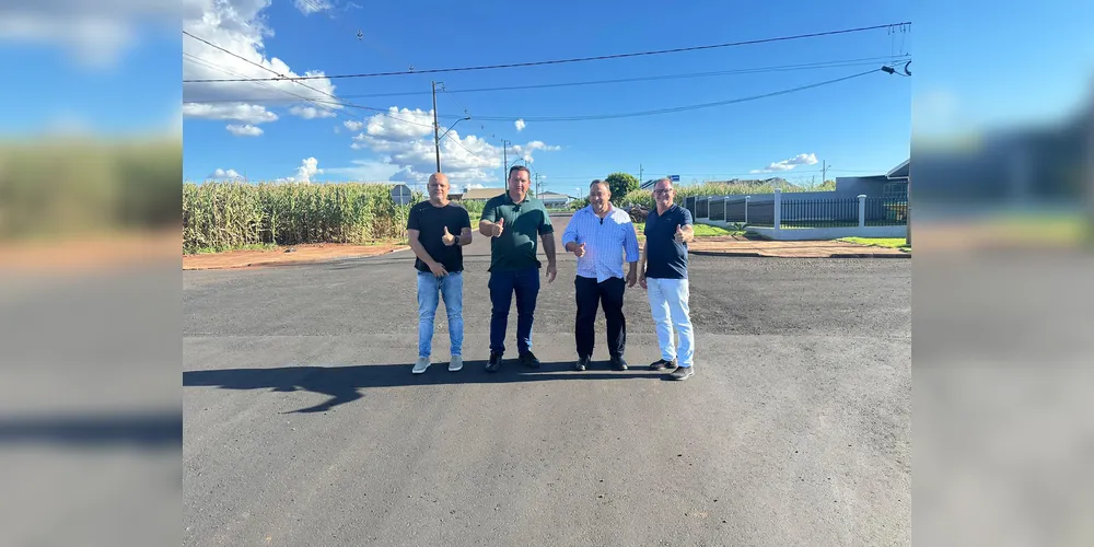 O deputado estadual participou de reuniões em Mercedes, onde vistoriou obras de pavimentação.