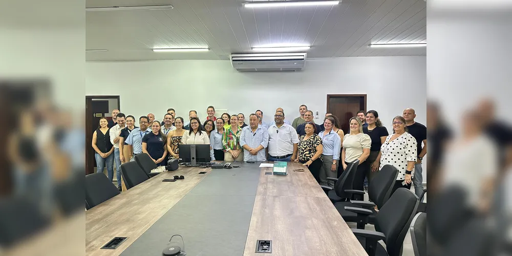 Em Guaíra, o deputado debateu prioridades com as lideranças municipais.